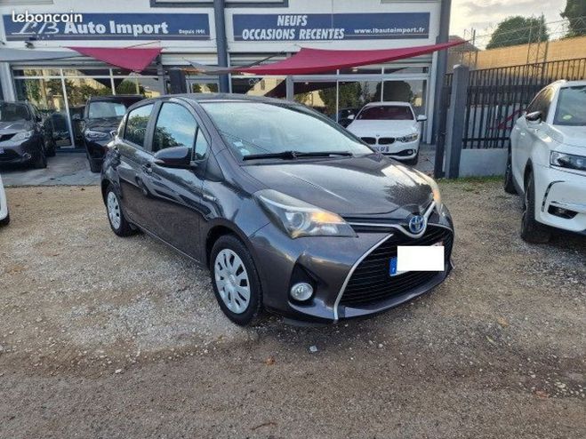 Toyota Yaris III 100 VVT-i Design 5p Gris de 2017