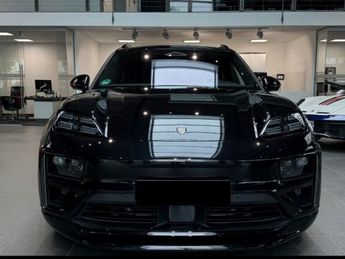  Voir détails -Porsche Macan II ELECTRIC TURBO SPORTPACKET à Montvrain (77)