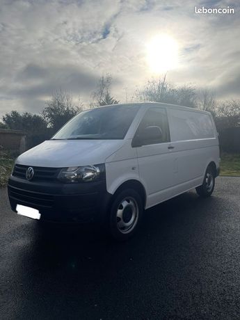  Voir détails -Volkswagen Transporter FOURGON TOLE 2.0 TDI 180CH 2.8T DSG7 à Champhol (28)