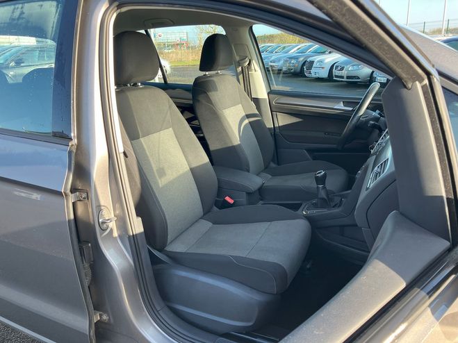 Volkswagen Golf 1.6 TDI 110CH BLUEMOTION FAP TRENDLINE GRIS FONCE de 2015