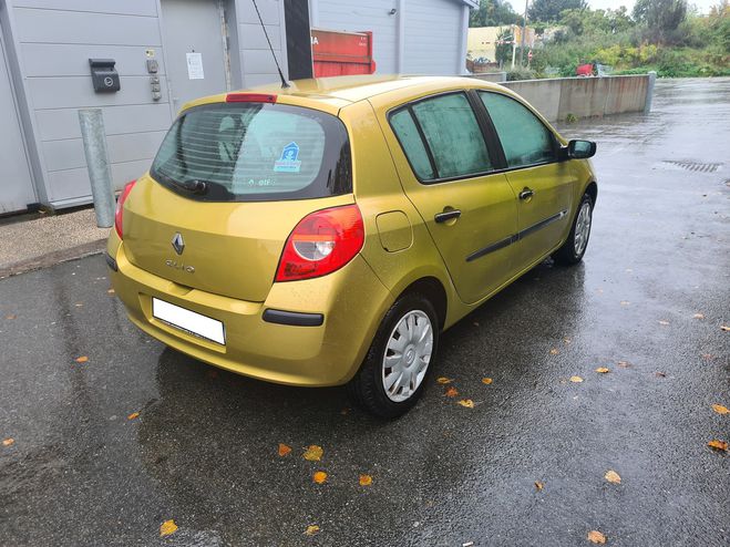 Renault Clio 1.6 16v 6990e Jaune de 2005