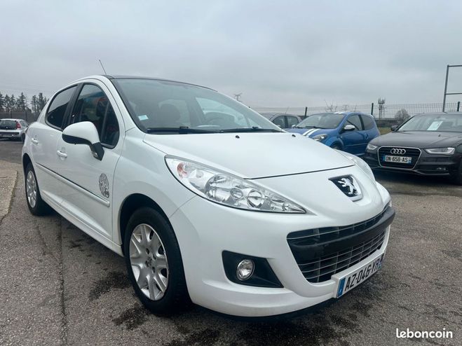 Peugeot 207 1.4 95 cv tres faible km etat exceptionn Blanc de 2010