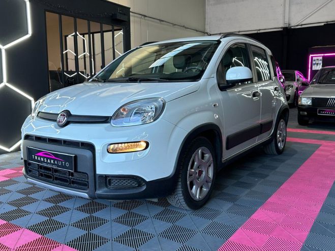 Fiat Panda MY23 Cross 70 ch 1.0 Hybride BSG 1 ere m Blanc de 2023