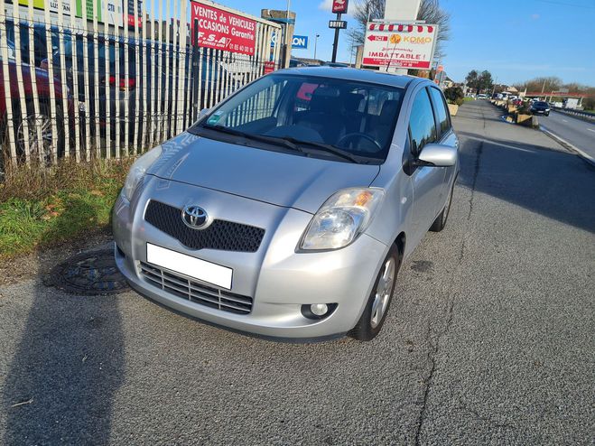 Toyota Yaris 1.3 vvti Gris clair de 2006