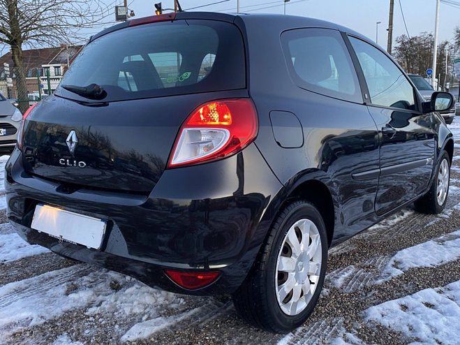 Renault Clio III (B/C85) 1.2 16v 75ch 20th eco 3p NOIR de 2011