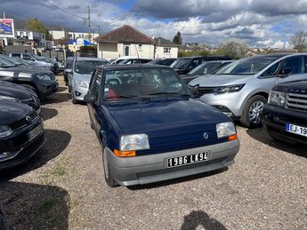  Voir détails -Renault R5 1.1 i tout option à vreux (27)