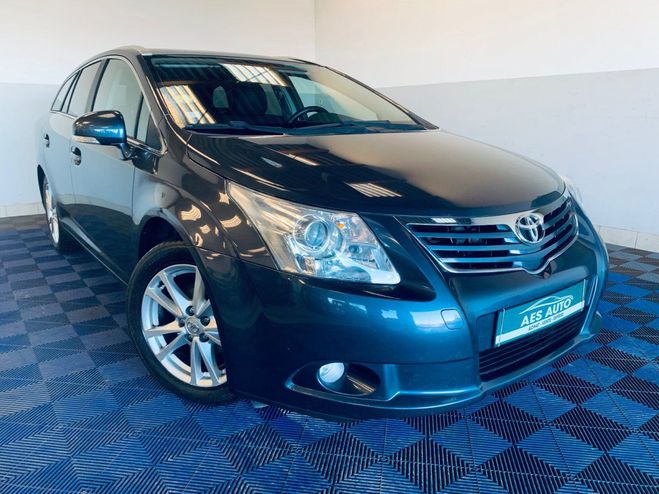 Toyota Avensis SW 126 ch D-4D SkyView Edition Bleu de 2011