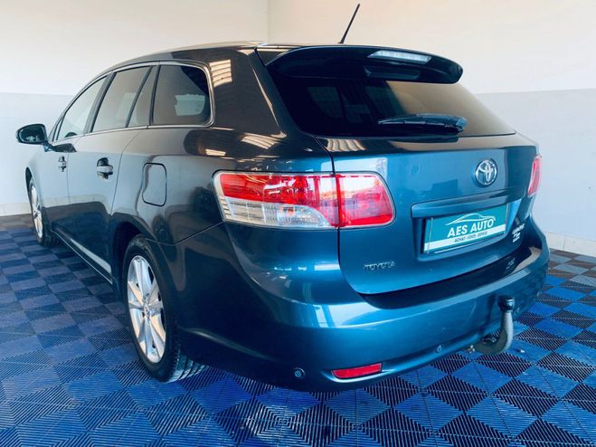 Toyota Avensis SW 126 ch D-4D SkyView Edition Bleu de 2011