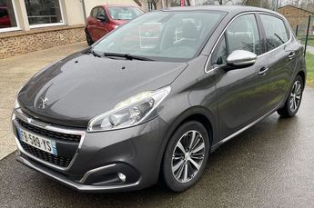  Voir détails -Peugeot 208 1.2 PURETECH 82CH ALLURE 5P à Alenon (61)