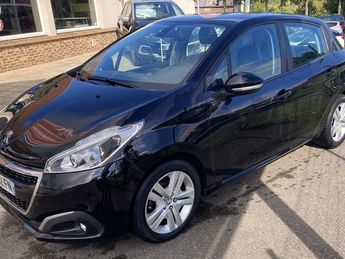  Voir détails -Peugeot 208 1.2 PURETECH 82CH E6.C SIGNATURE 5P à Alenon (61)