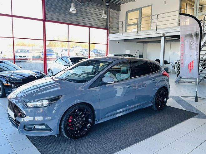 Ford Focus ST 2,0 250 PACK PERFORMANCE APPLE CARPLA Gris de 2016