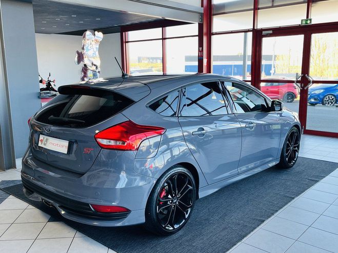 Ford Focus ST 2,0 250 PACK PERFORMANCE APPLE CARPLA Gris de 2016