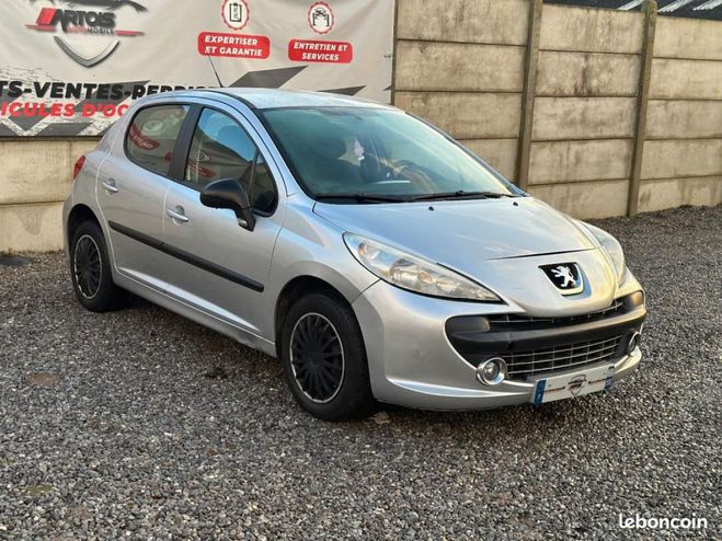 Peugeot 207 1.4L ESSENCE Gris de 2009