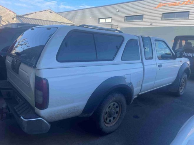 Nissan Navara 2.5 Di KING CAB POUR PIECES BLANC de 2002