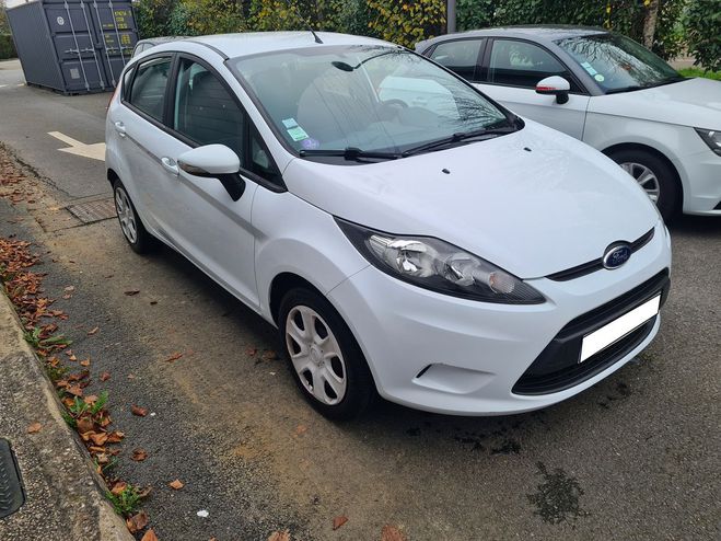 Ford Fiesta 1.2 82 5 cv TRES BON ETAT 65MKM CRIT 1 Blanc de 2012