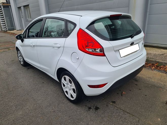 Ford Fiesta 1.2 82 5 cv TRES BON ETAT 65MKM CRIT 1 Blanc de 2012