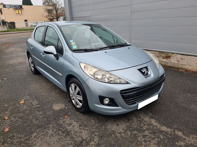 Peugeot 207 1.6 hdi BLUE LYON 4 CV 90 Bleu clair de 2010