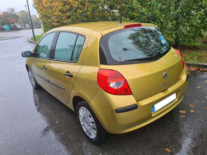 Renault Clio 1.6 16v 6490e faible km CT OK Jaune de 2005