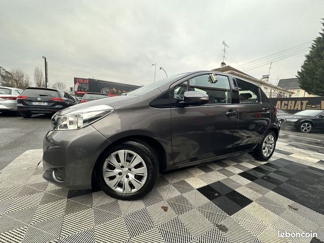Toyota Yaris 90 D-4D ACTIVE 5P Gris de 2012