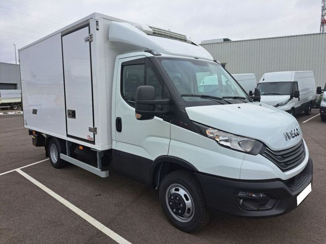 Iveco Daily 35C18 CAISSE FRIGO HAYON 66000E HT Blanc de 2024