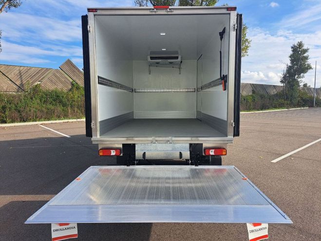 Iveco Daily 35C18 CAISSE FRIGO HAYON 66000E HT Blanc de 2024