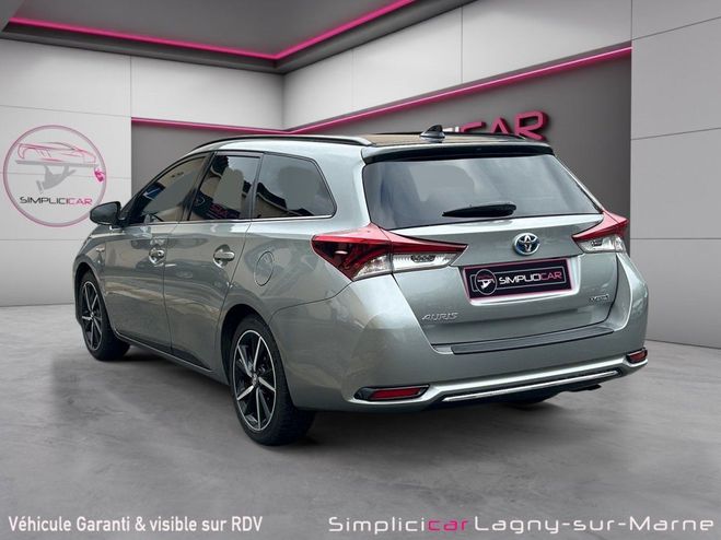 Toyota Auris Touring Sports RC18 Hybride 136 h Collec Gris de 2018