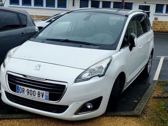  Voir détails -Peugeot 5008 1.6 E-HDI 115CH FAP ALLURE ETG6 7PLACES à Voreppe (38)