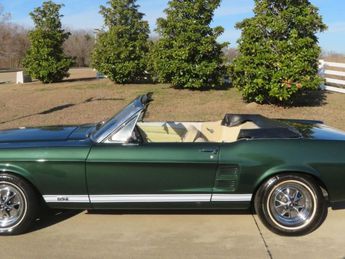  Voir détails -Ford Mustang cabriolet à  Le Havre (76)