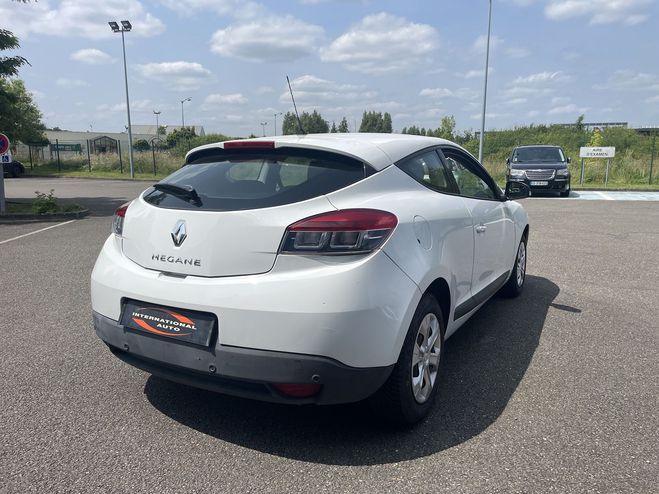 Renault Megane 1.6 16V 110CH BLANC  de 2011