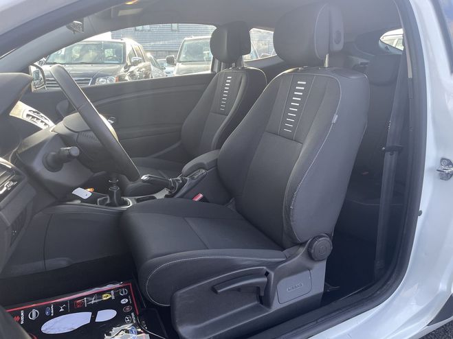 Renault Megane 1.6 16V 110CH BLANC  de 2011