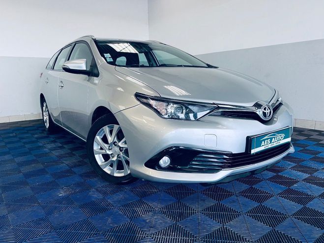 Toyota Auris Touring Sports 112 ch D-4D Dynamic Gris de 2015