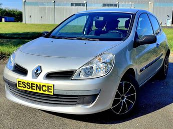  Voir détails -Renault Clio III 1.2 16V 75ch (5 cv) BVM5 Gris 3 Port à Thiers (63)