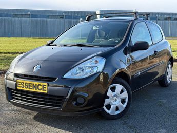  Voir détails -Renault Clio III 1.2i 16V 75ch (5 cv) - BVM5 3 Portes à Thiers (63)