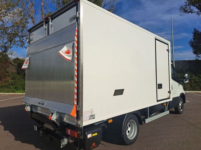 Iveco Daily 35C16 CAISSE FRIGO HAYON 65000E HT Blanc de 2024