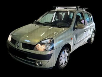  Voir détails -Renault Clio II 1.4 16V 98CH PRIVILEGE 5P à Cannes (06)