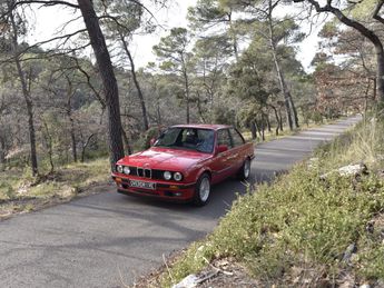  Voir détails -BMW Serie 3 318is à Venelles (13)