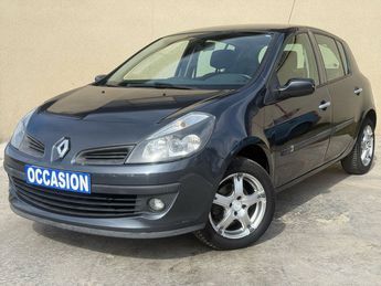  Voir détails -Renault Clio III 1.6 16V 90ch Exception (6 CV) + 146  à Thiers (63)