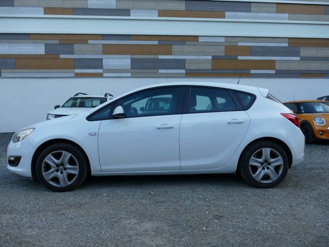 Opel Astra 1.4 TWINPORT 100 Ch EDITION BVM5 Blanc de 2014