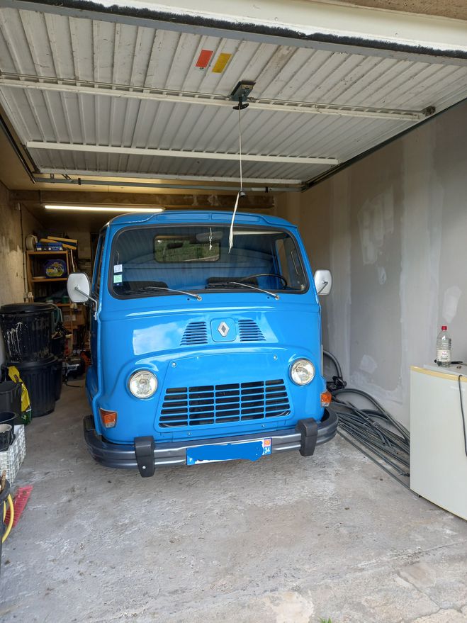 Renault Estafette  pick-up R 2137 allongee ( RARE ) Essence  de 1974