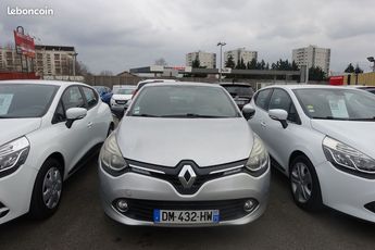  Voir détails -Renault Clio IV 0.9 TCE 90CH LIMITED ECO à Villefranche-sur-Sane (69)