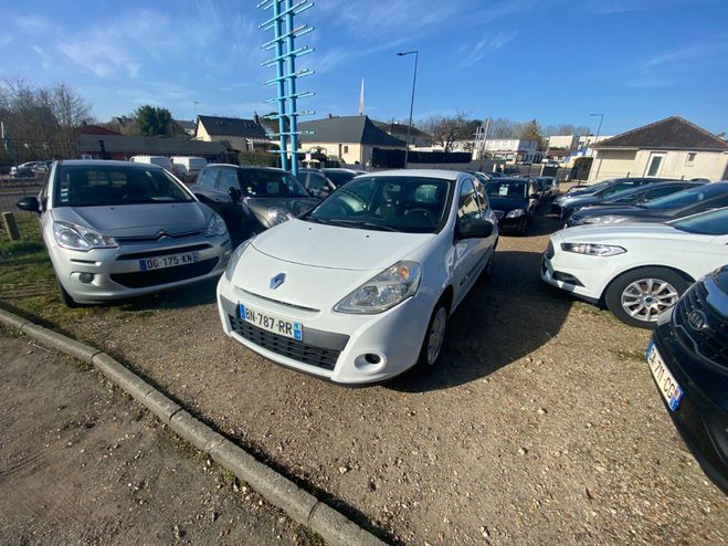 Renault Clio III SOCIETE DCI 75 ECO2 GENERIQUE EURO 5 Blanc de 2011
