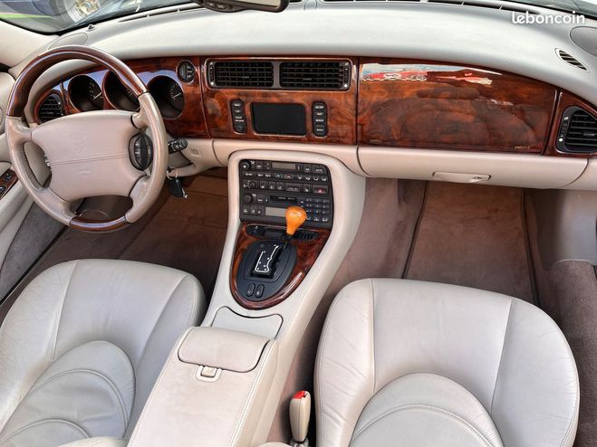 Jaguar XKR 4.0 l v8 suralimente cabriolet bva Bleu de 2002