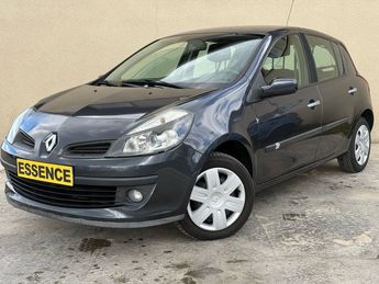  Voir détails -Renault Clio III 1.2 16V 75 Confort Pack Clim Dynamiq à Thiers (63)
