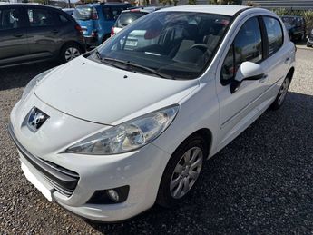  Voir détails -Peugeot 207 1.4 16v Premium 2-Tronic 5p à Saint-Priest (69)