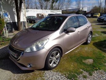  Voir détails -Peugeot 208 1.4 HDI FAP ALLURE 5P à Aucamville (31)