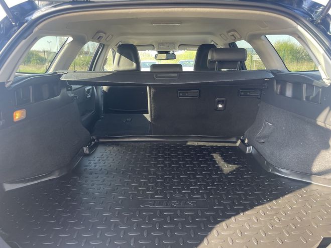 Toyota Auris 112 D-4D LOUNGE BLEU FONCE  de 2016