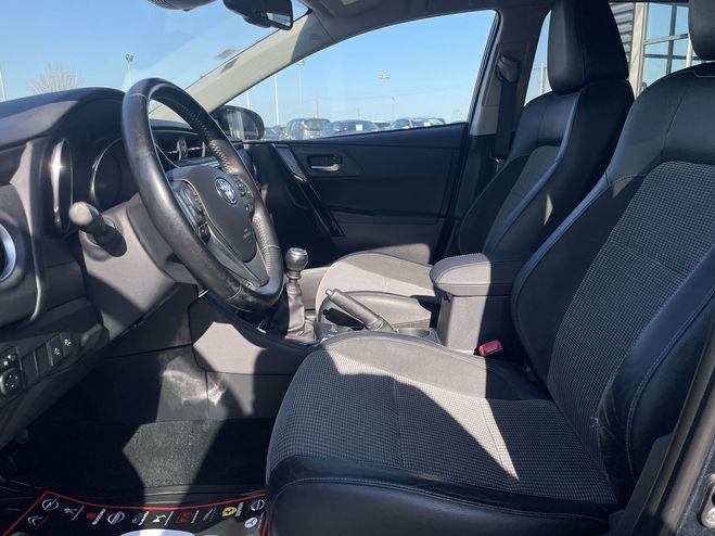 Toyota Auris 112 D-4D LOUNGE BLEU FONCE  de 2016