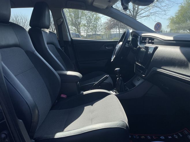Toyota Auris 112 D-4D LOUNGE BLEU FONCE  de 2016