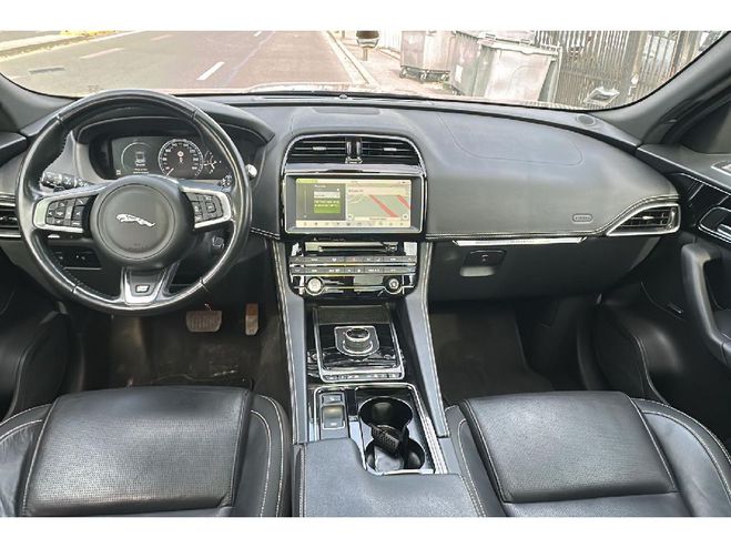 Jaguar F Pace 2.0 D - 240 ch AWD BVA8 R-Sport Noire de 2017