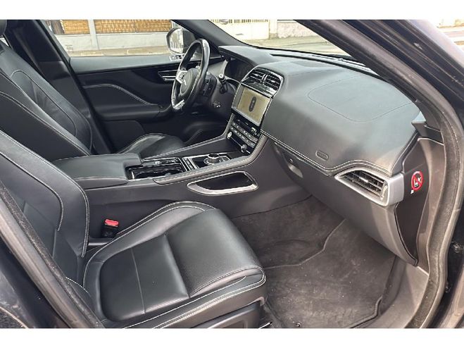 Jaguar F Pace 2.0 D - 240 ch AWD BVA8 R-Sport Noire de 2017